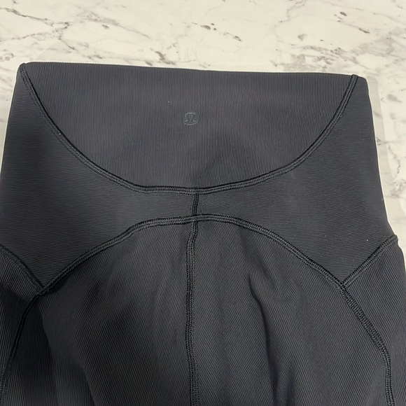 Lululemon Ribbed Contoured High Rise Crop *17" - Picture 4 of 8
